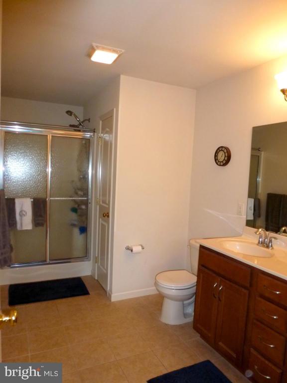 RICHMOND SQUARE - Residential Lease