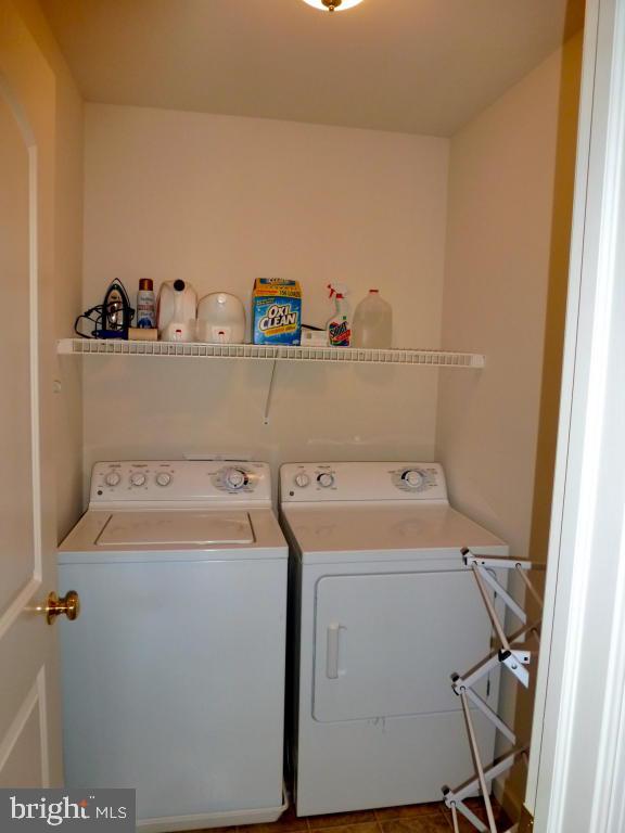 RICHMOND SQUARE - Residential Lease