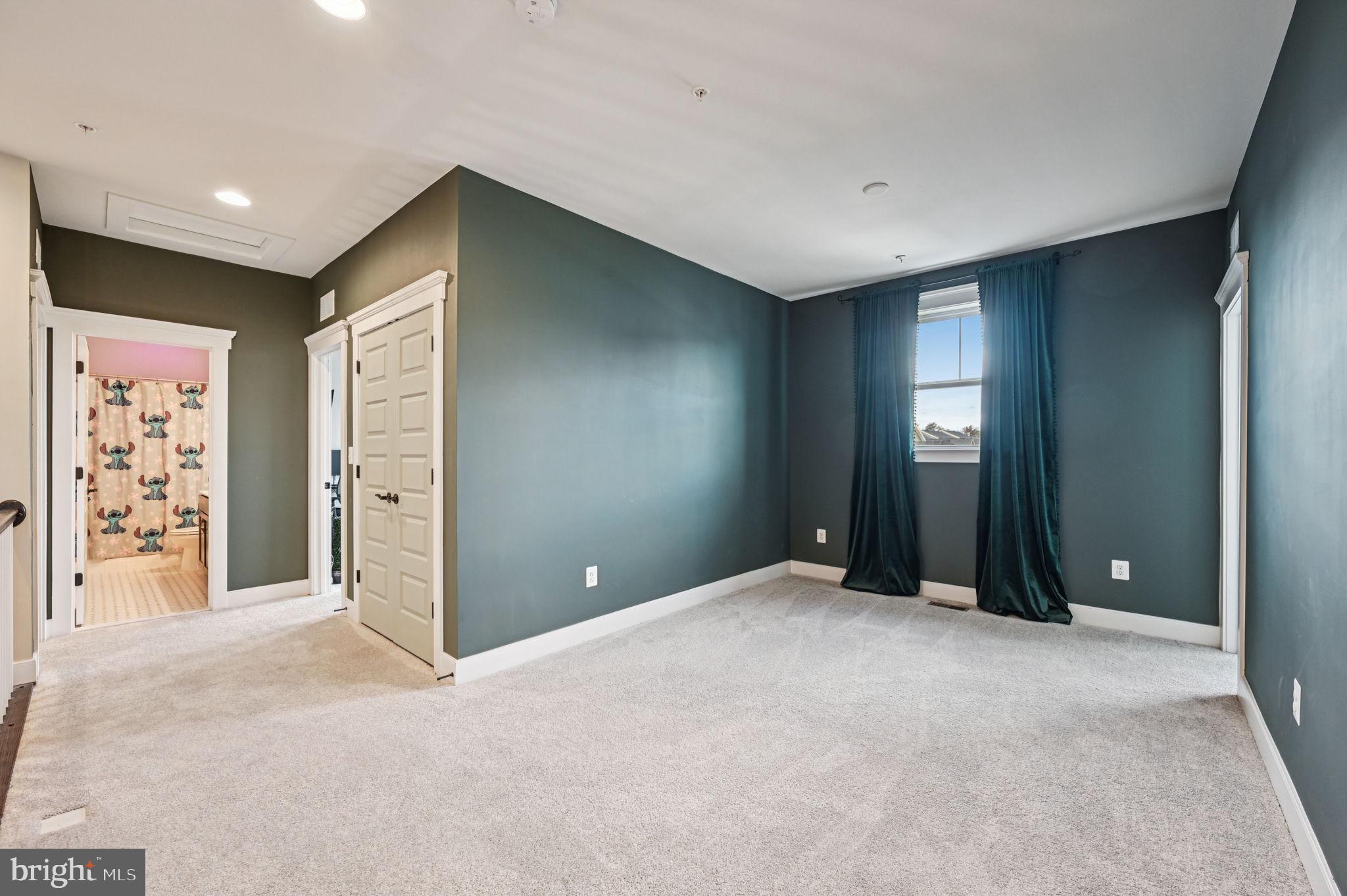 SANCTUARY AT SOUTH RIVER - Residential