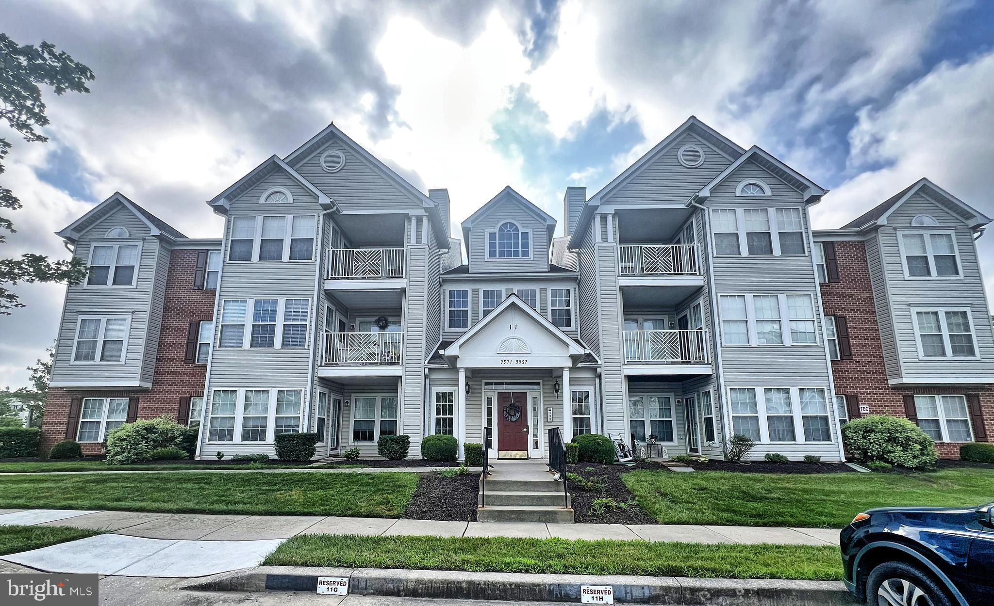 Beautifully renovated 2 brm 2 baths condo, in a secure building. Featuring open and bright floorplan. Gleaming new floors. New kitchen w/ SS appliances. Nice size bedrooms and updated baths. MUST SEE!