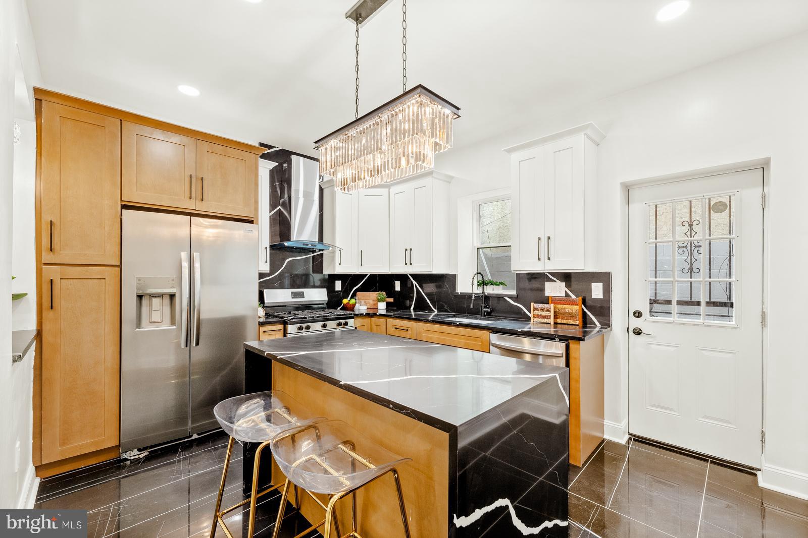 DICKINSON NARROWS - Residential