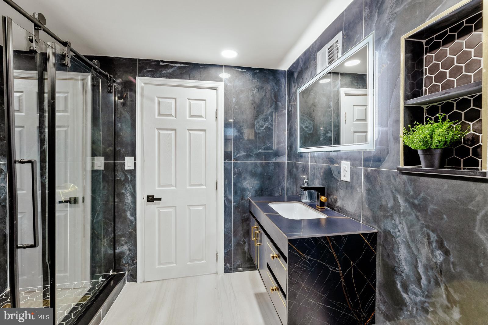 DICKINSON NARROWS - Residential