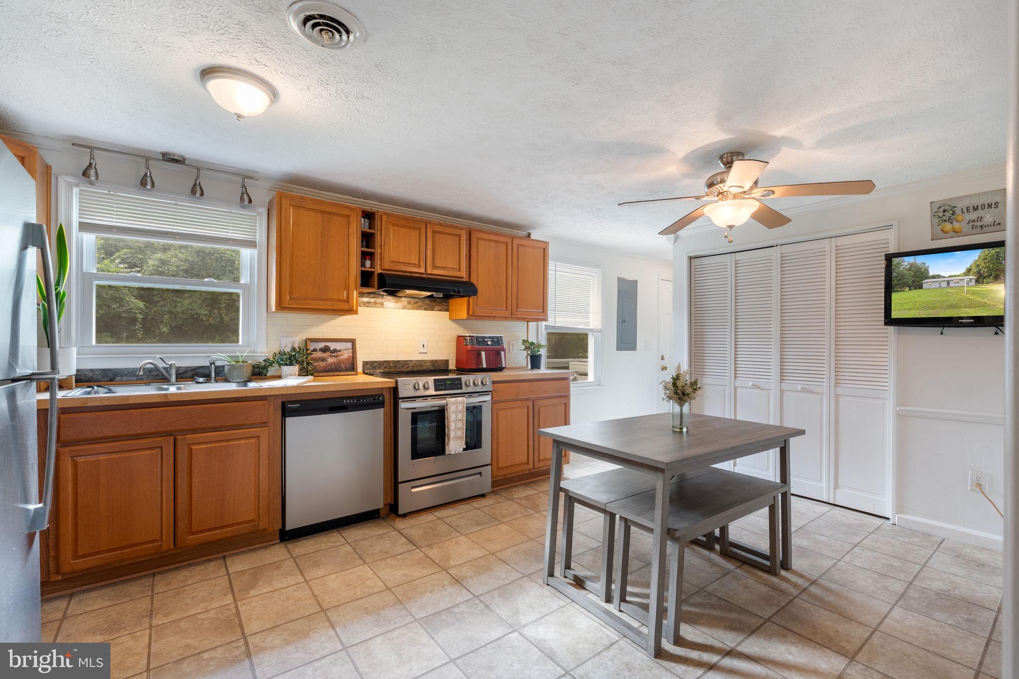 127 FAIRFAX DRIVE
