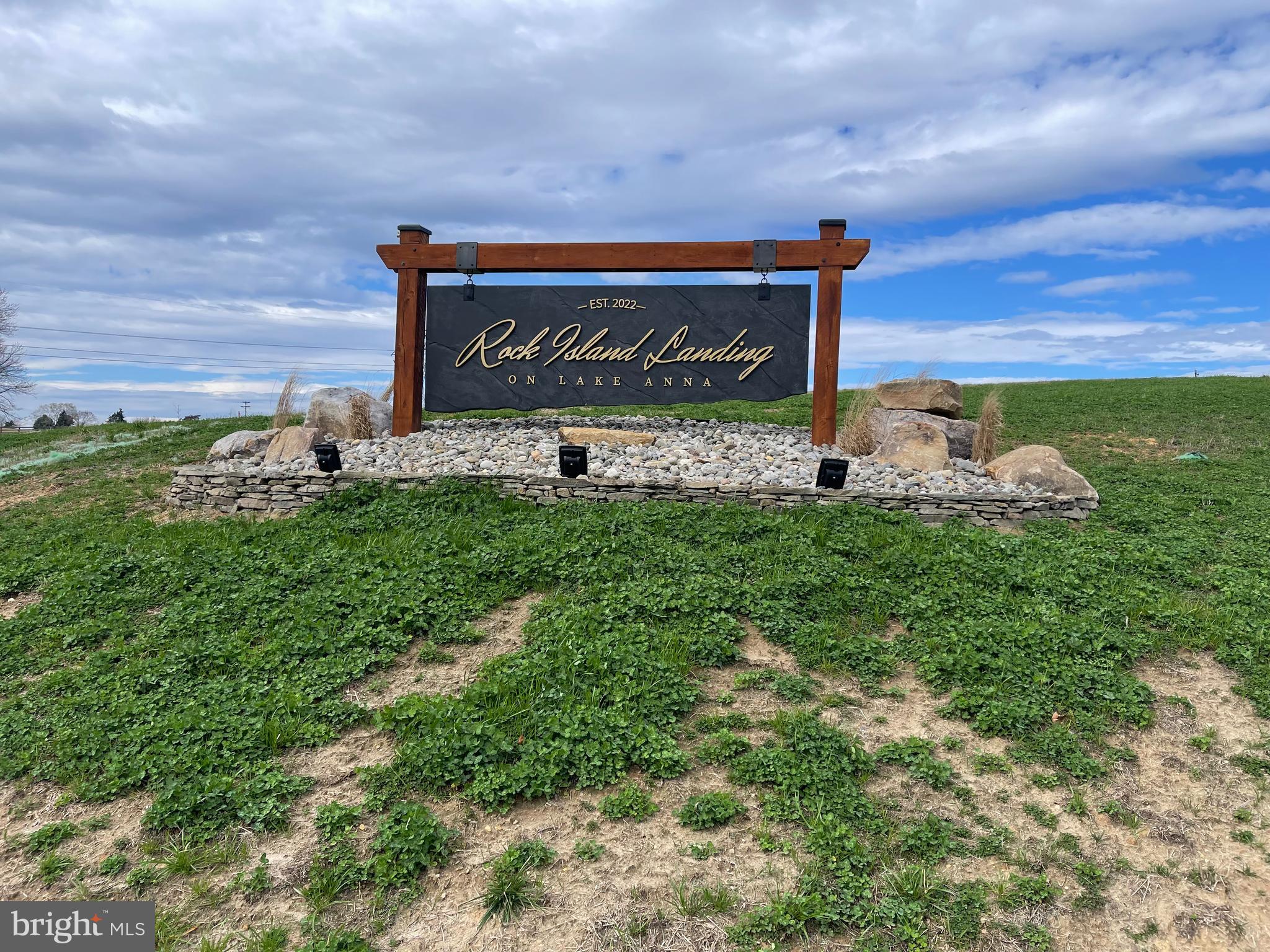 ROCK ISLAND LANDING - Residential