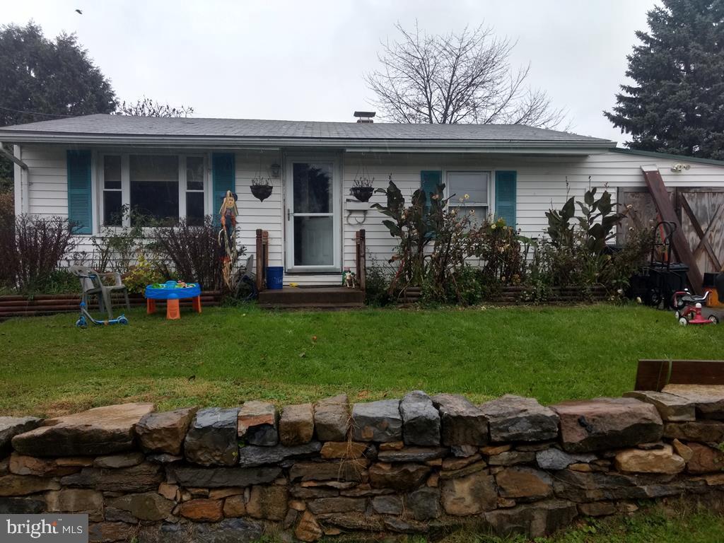 Perfectly located in close walking distance to downtown State College and Penn State campus, this cozy home features hardwood floors and a recently tiled bathroom. Perfect for professionals and couples who want to be in walking distance to all of the excitement downtown State College provides.