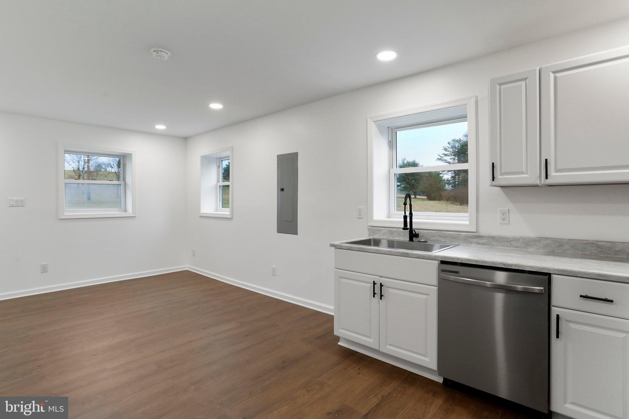 GOLDEN ACRES - Residential