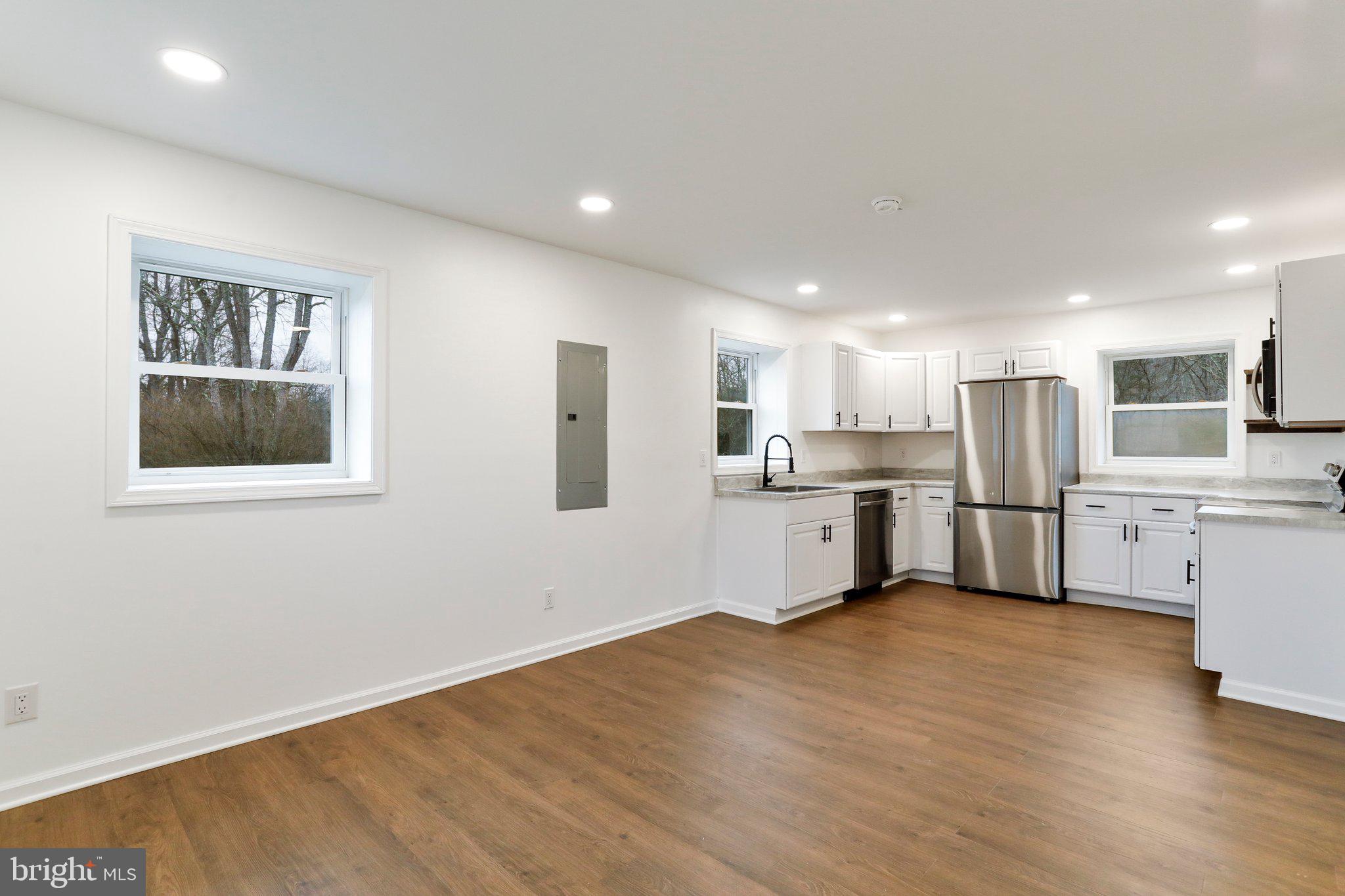 GOLDEN ACRES - Residential