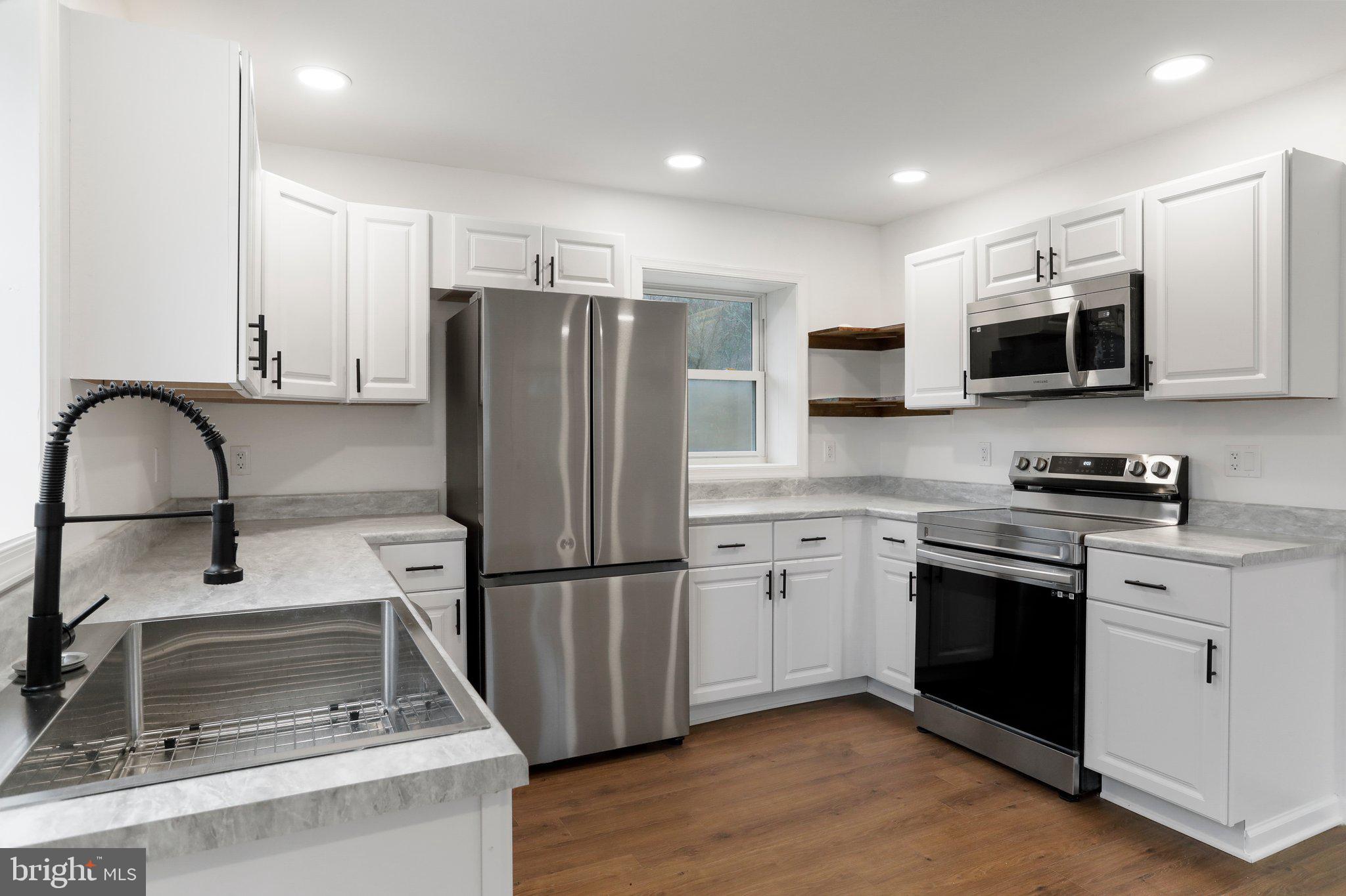 GOLDEN ACRES - Residential