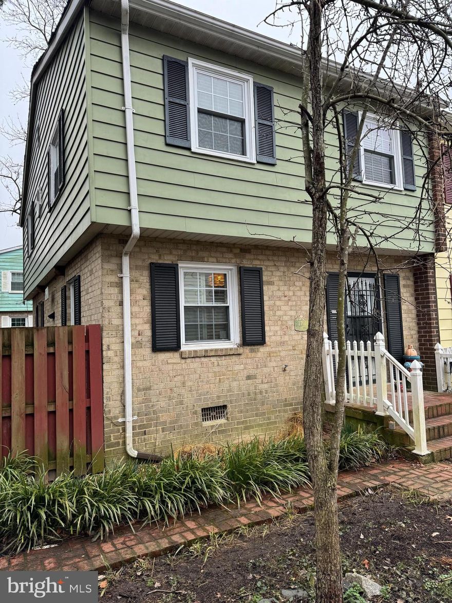 End Unit 4Br/2.5 Bath Townhome with 1415sf for $279,000! Investor Special or Homeowner who wants sweat equity! Turn this huge yard into your new oasis! This large End Unit townhome has tons of potential and great outdoor space to entertain or garden! Sold as is and much below comps! Estimate to repair main level floor issue in documents for $6,672.80. Company will honor quote to new owner if they would like it. 4 bedrooms 2 full baths on top level!