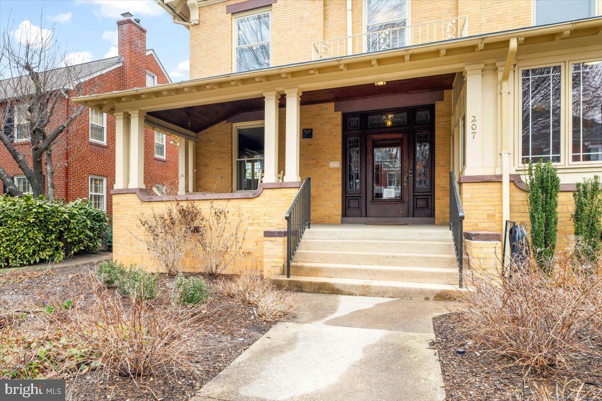 207 ROCKWELL TERRACE