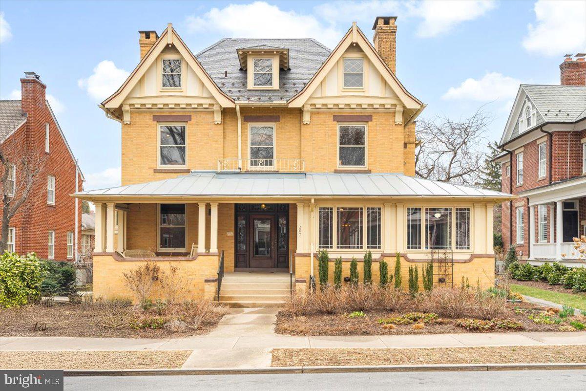207 ROCKWELL TERRACE
