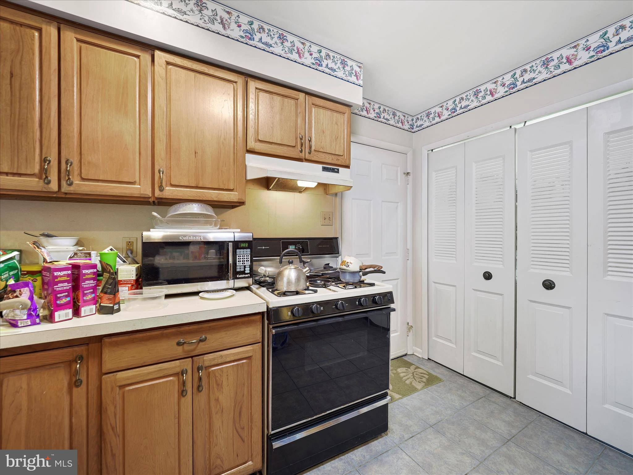 COLONIAL PARK EAST - Residential