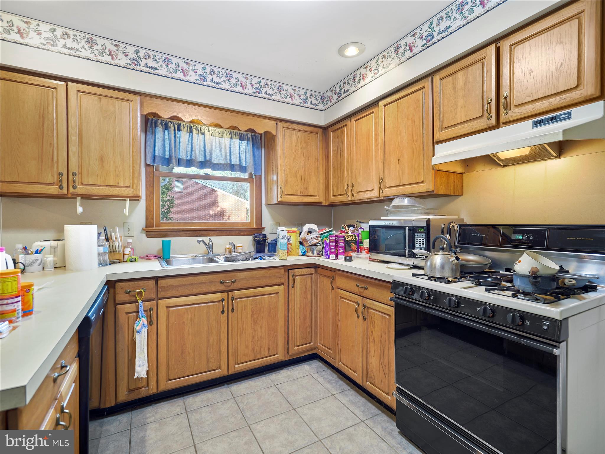 COLONIAL PARK EAST - Residential