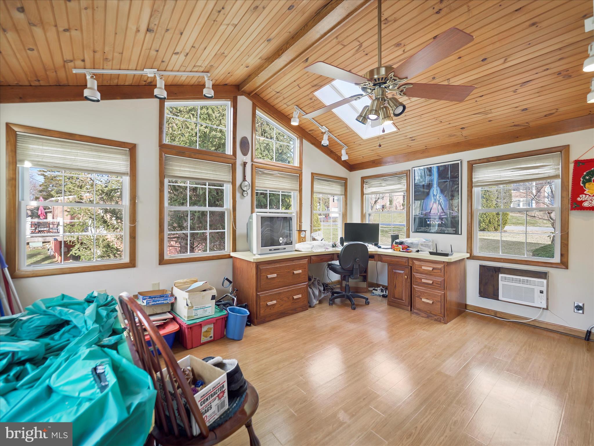 COLONIAL PARK EAST - Residential