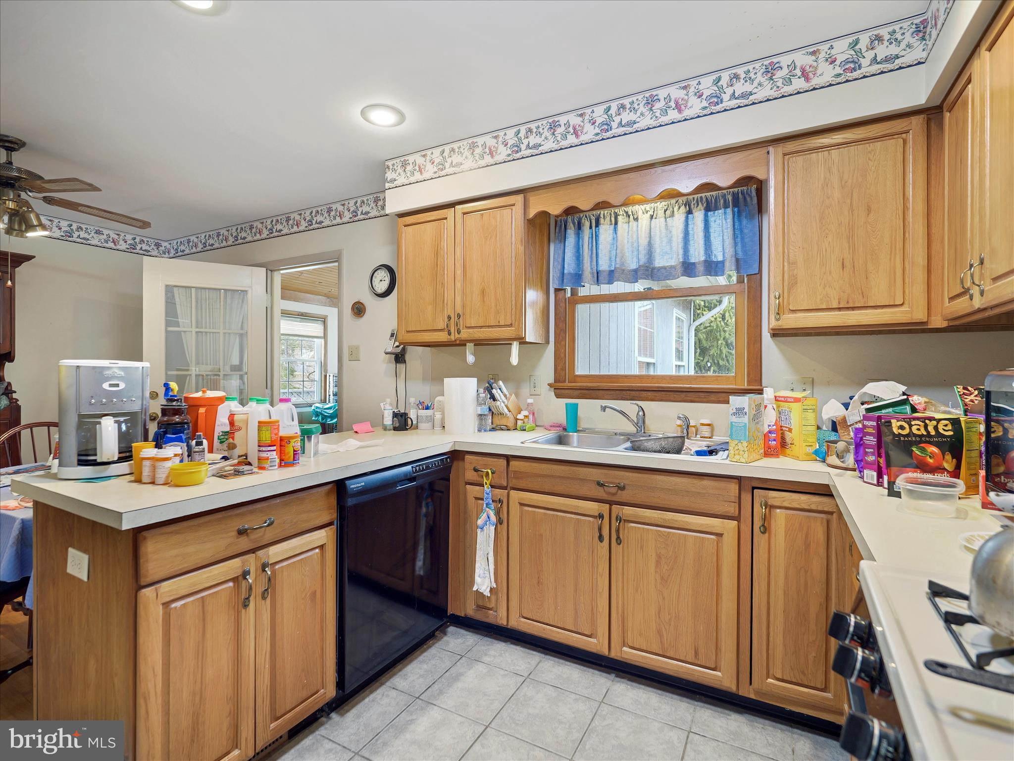 COLONIAL PARK EAST - Residential