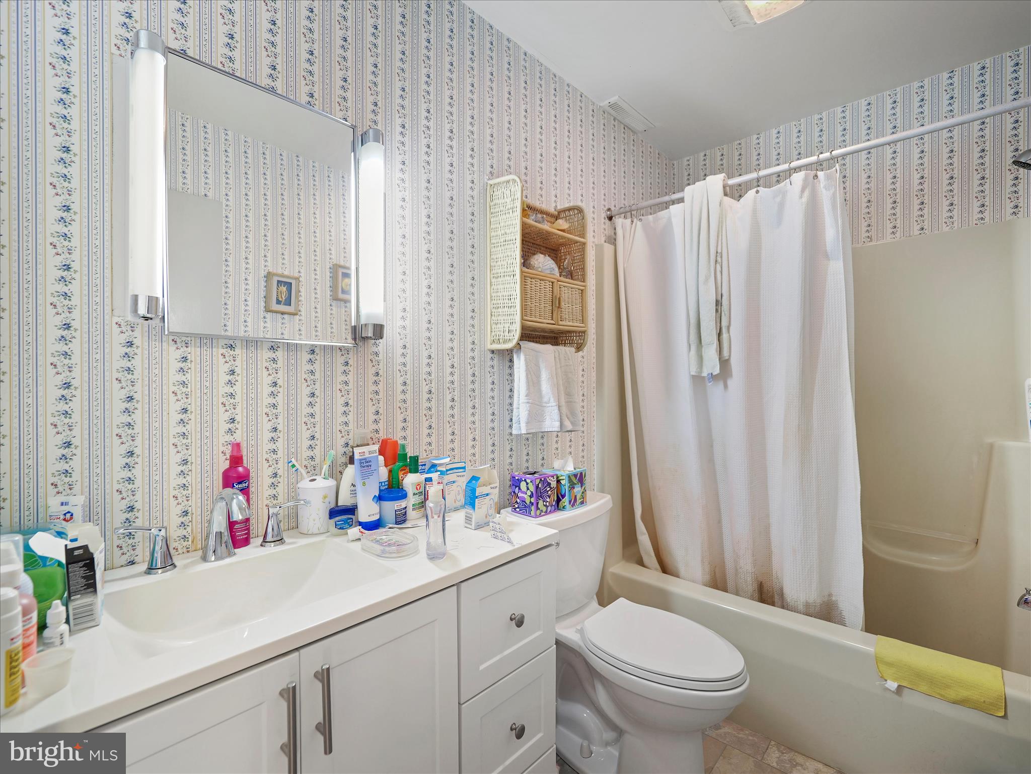 COLONIAL PARK EAST - Residential