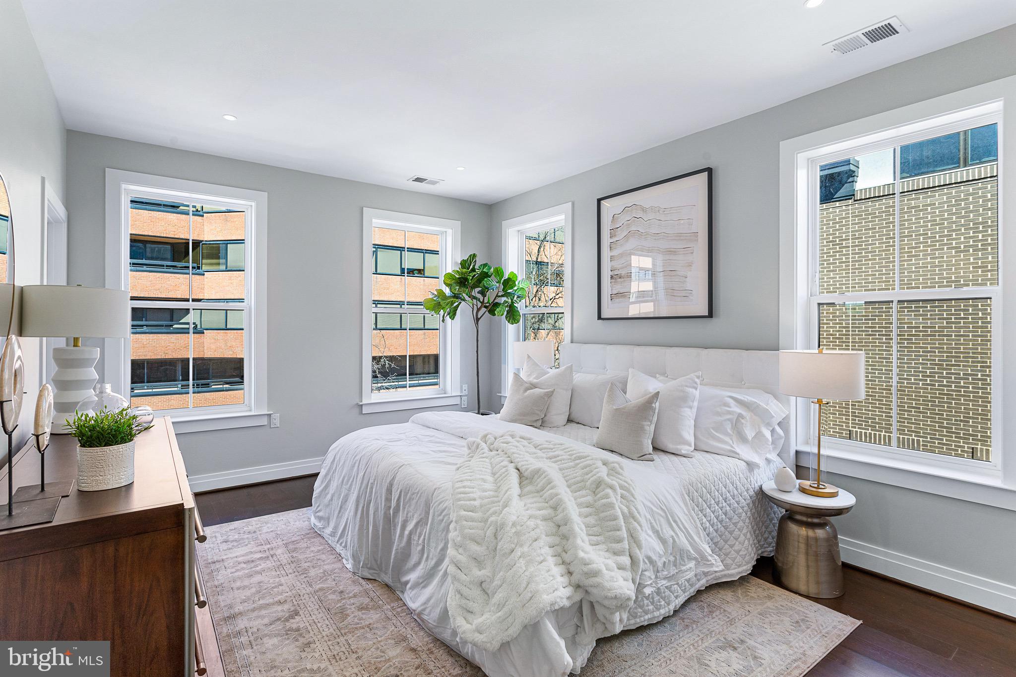 OLD TOWN ALEXANDRIA - Residential