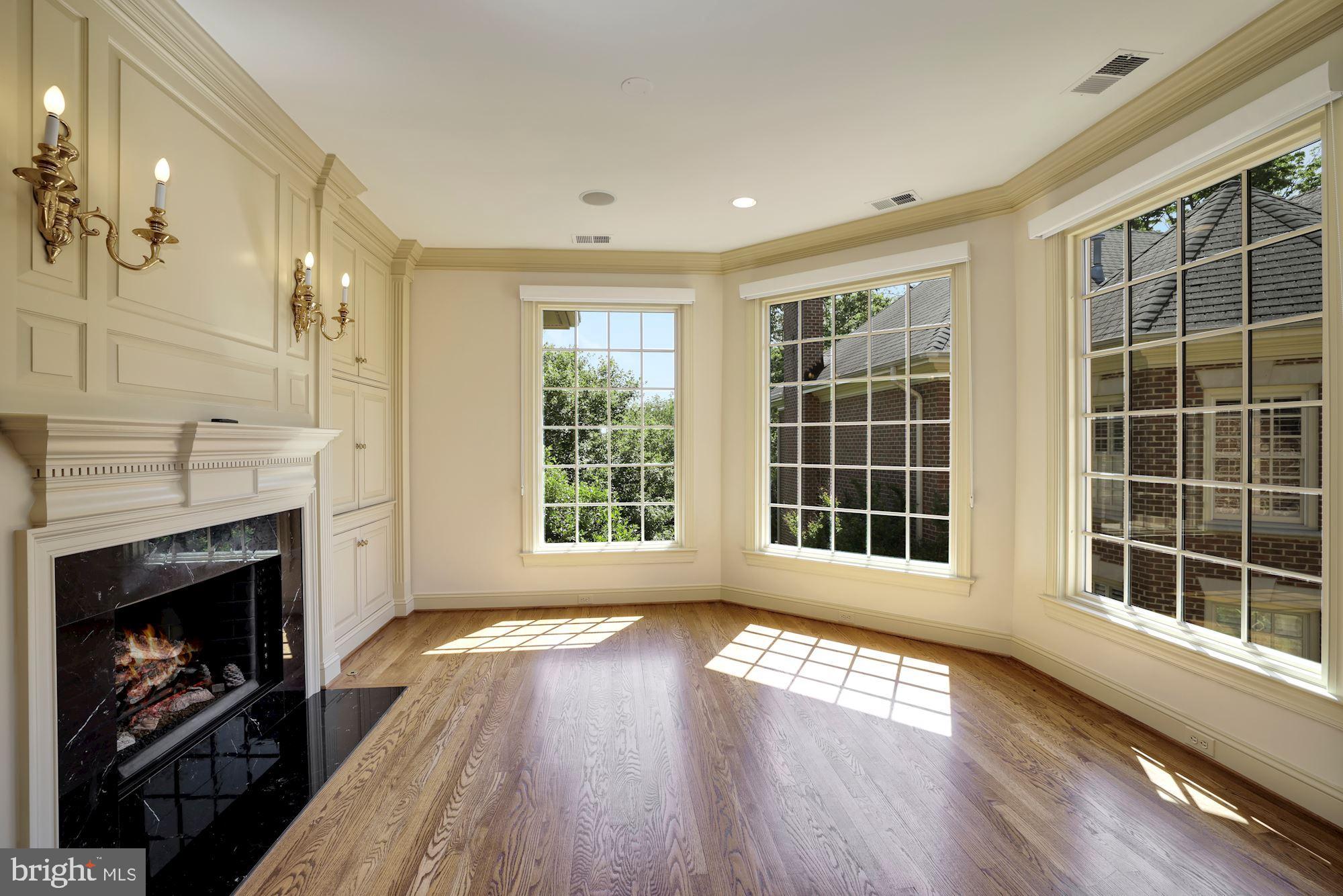 CHAIN BRIDGE TERRACE - Residential