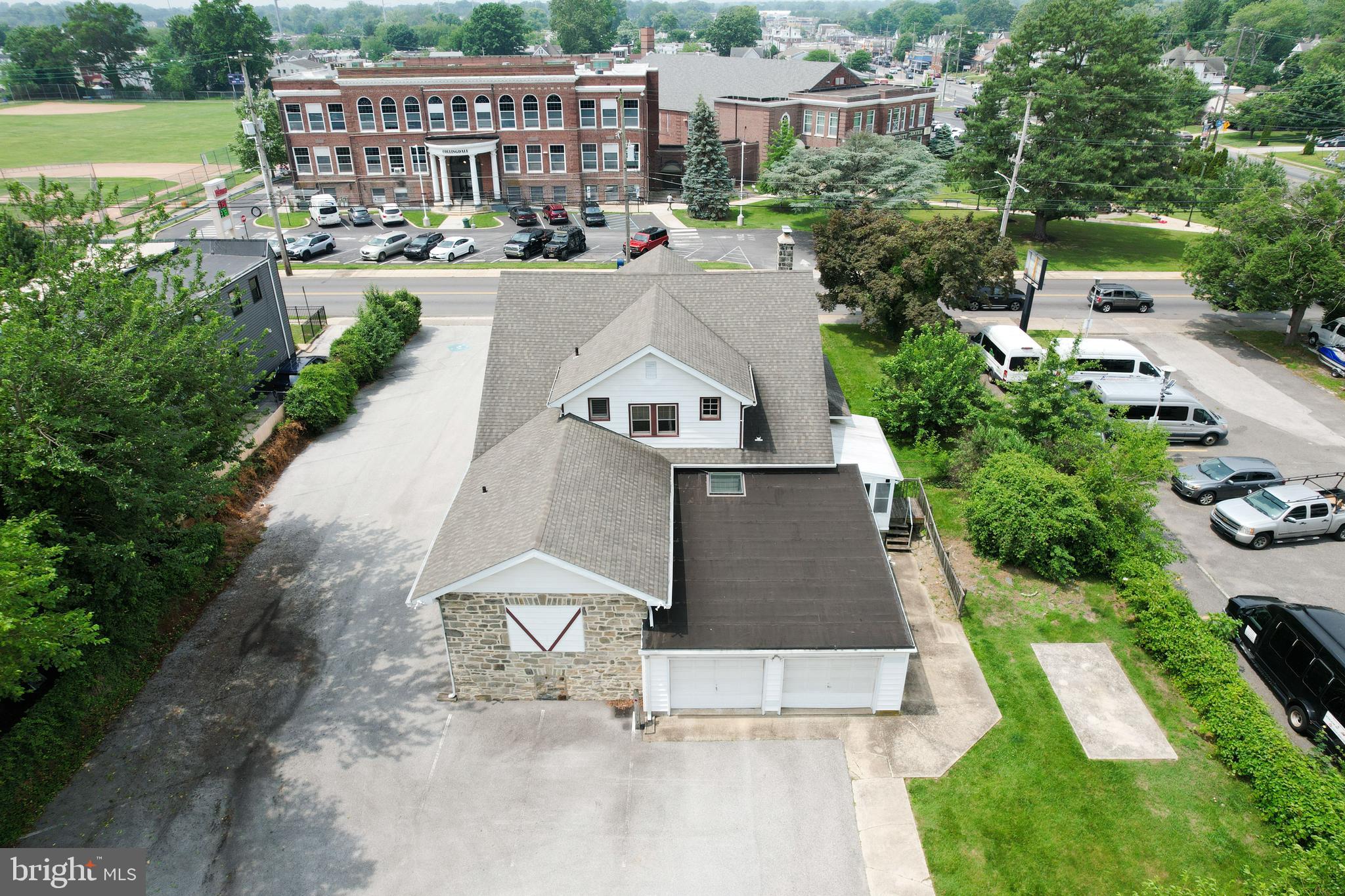 Main image without alt text