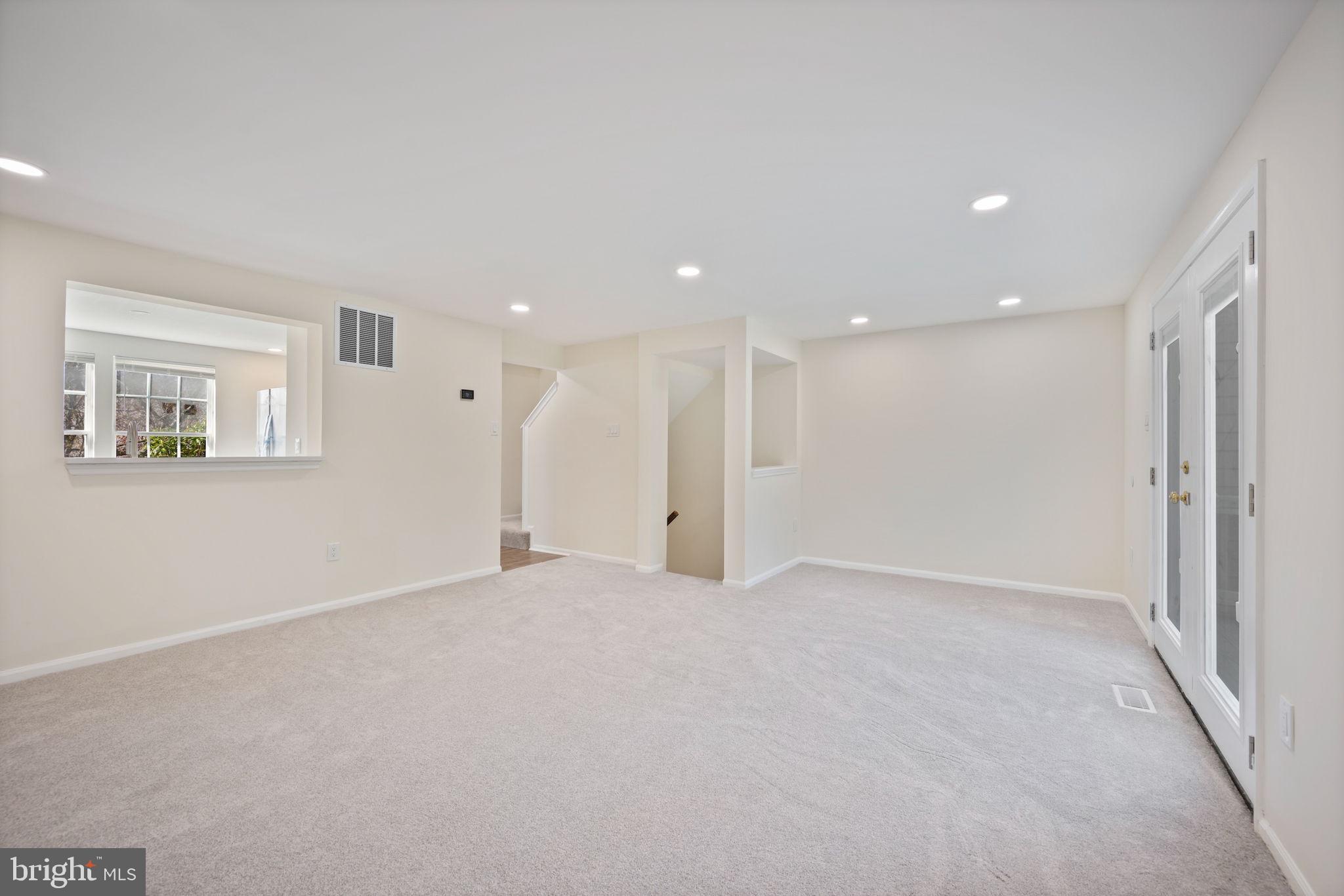 OAK POND - Residential