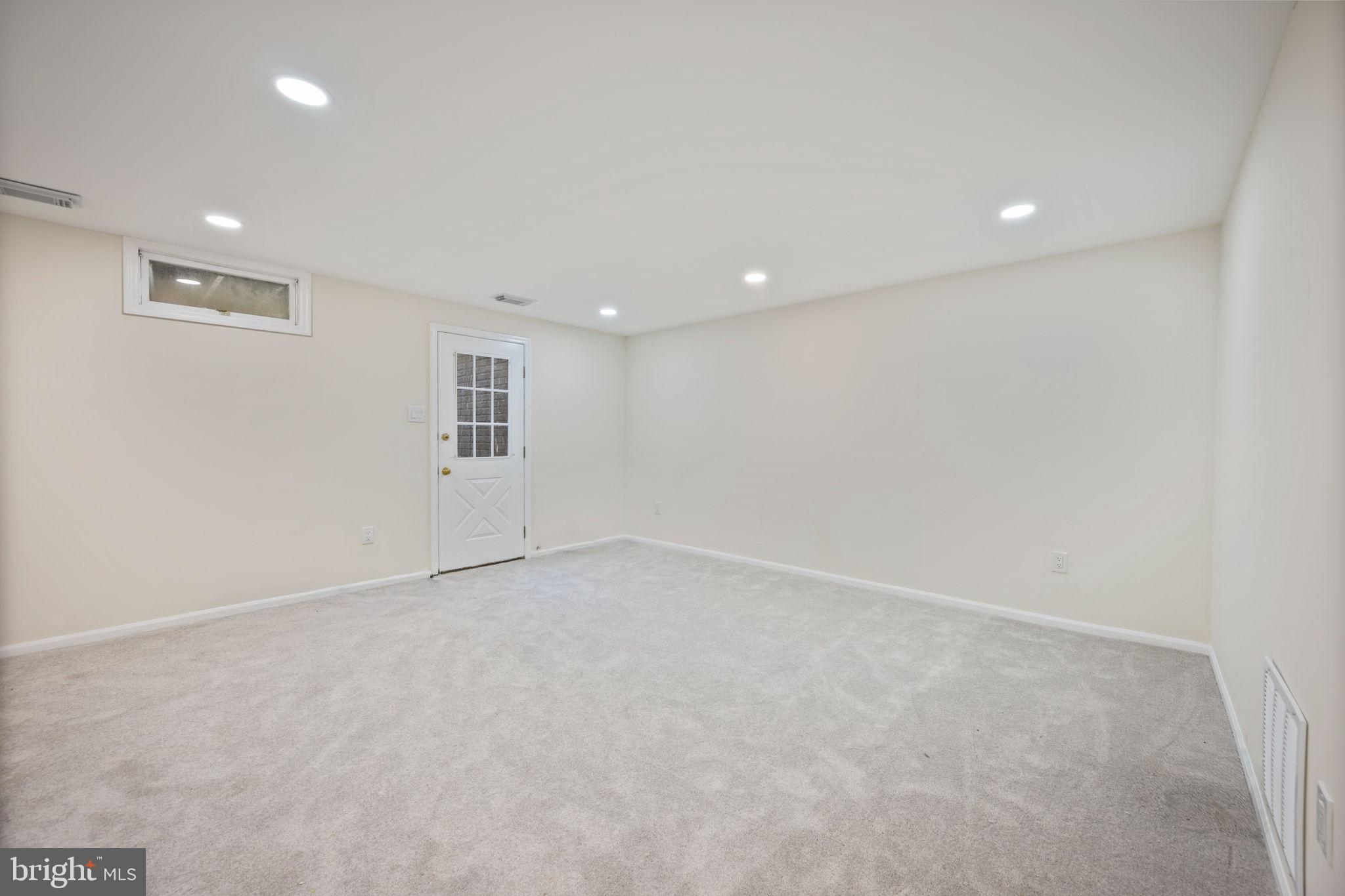 OAK POND - Residential