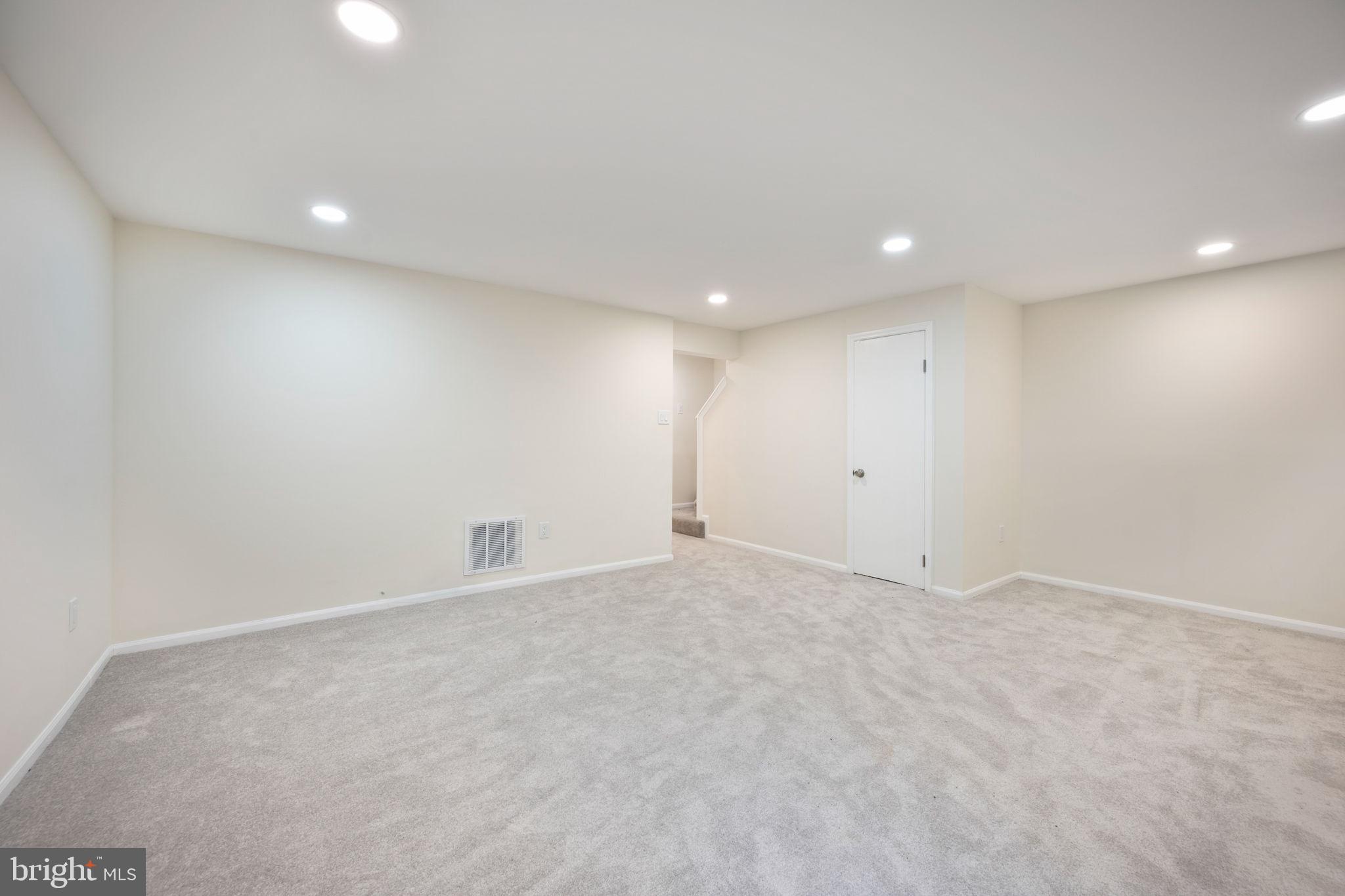 OAK POND - Residential