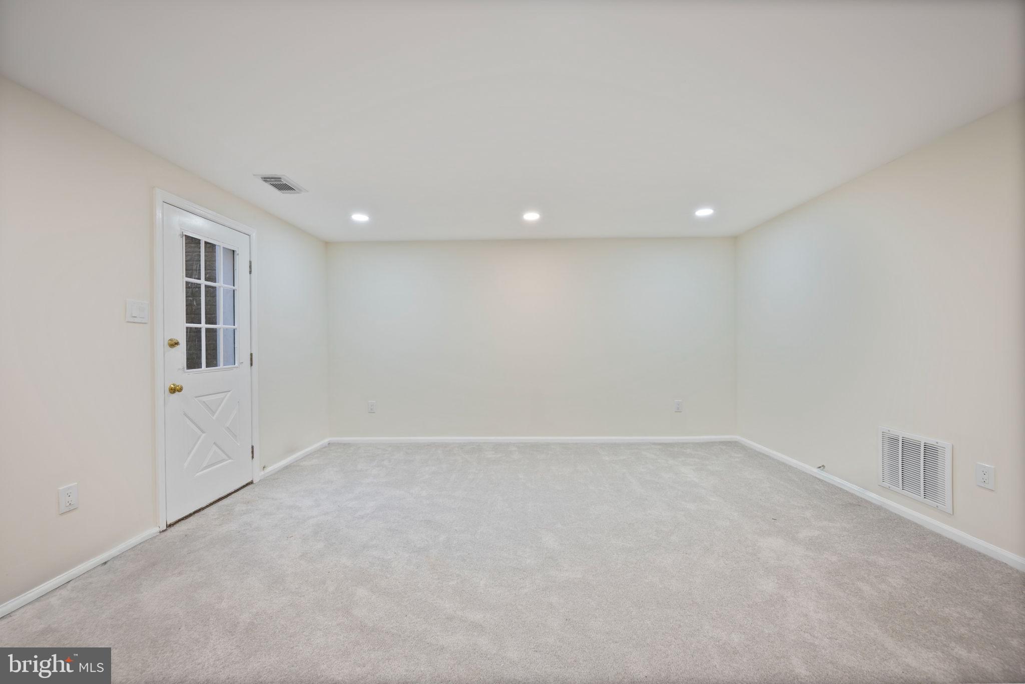 OAK POND - Residential