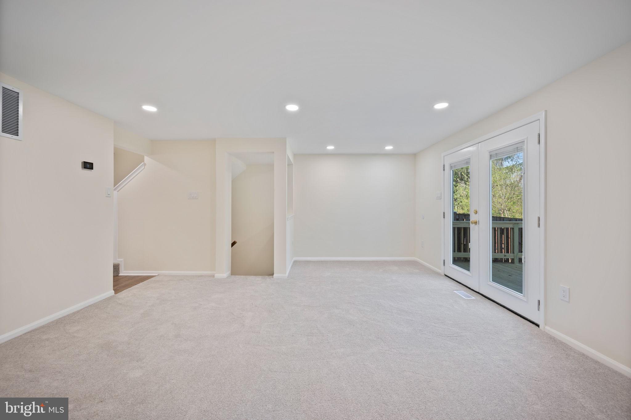 OAK POND - Residential