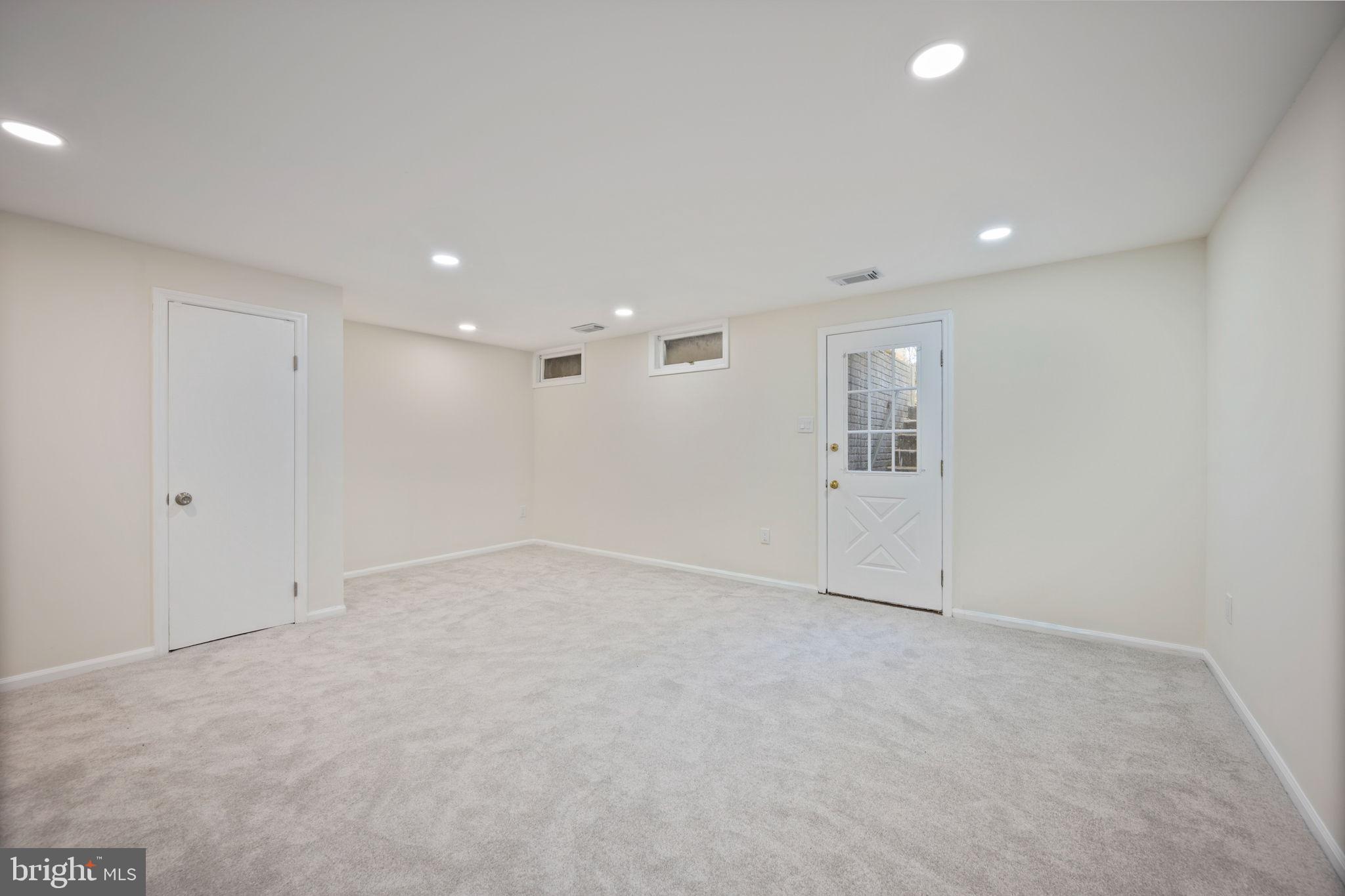 OAK POND - Residential