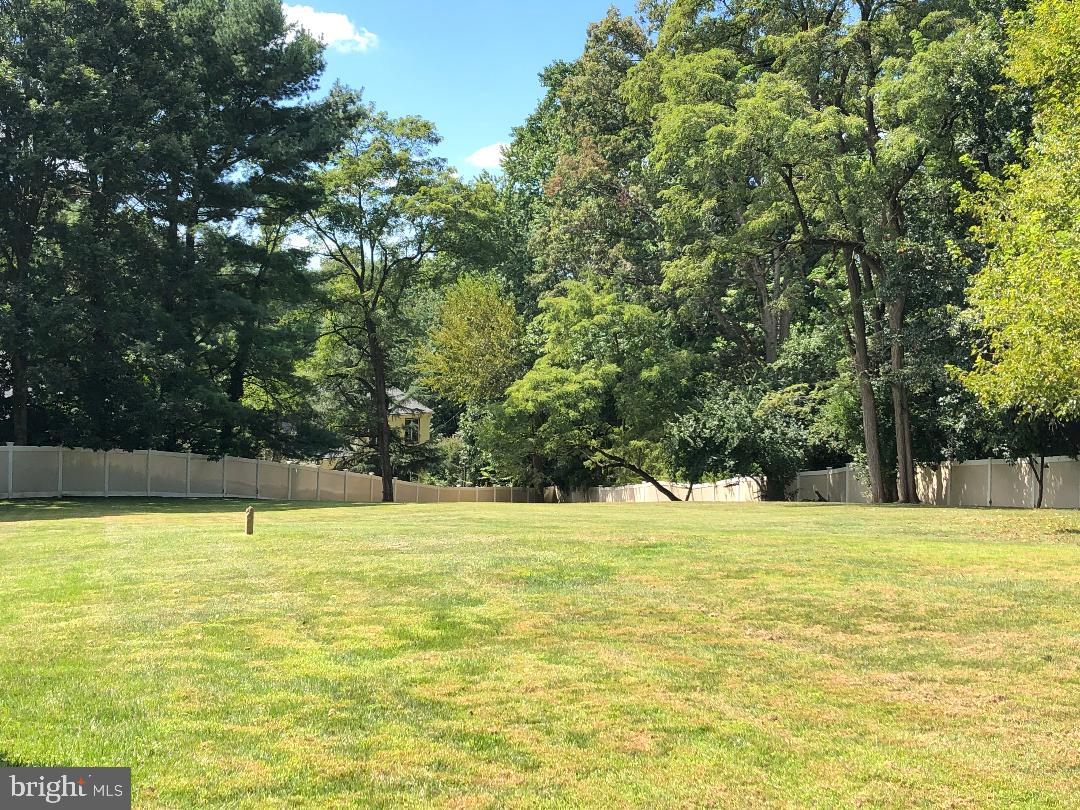 EMBASSY COURT - Residential Lease