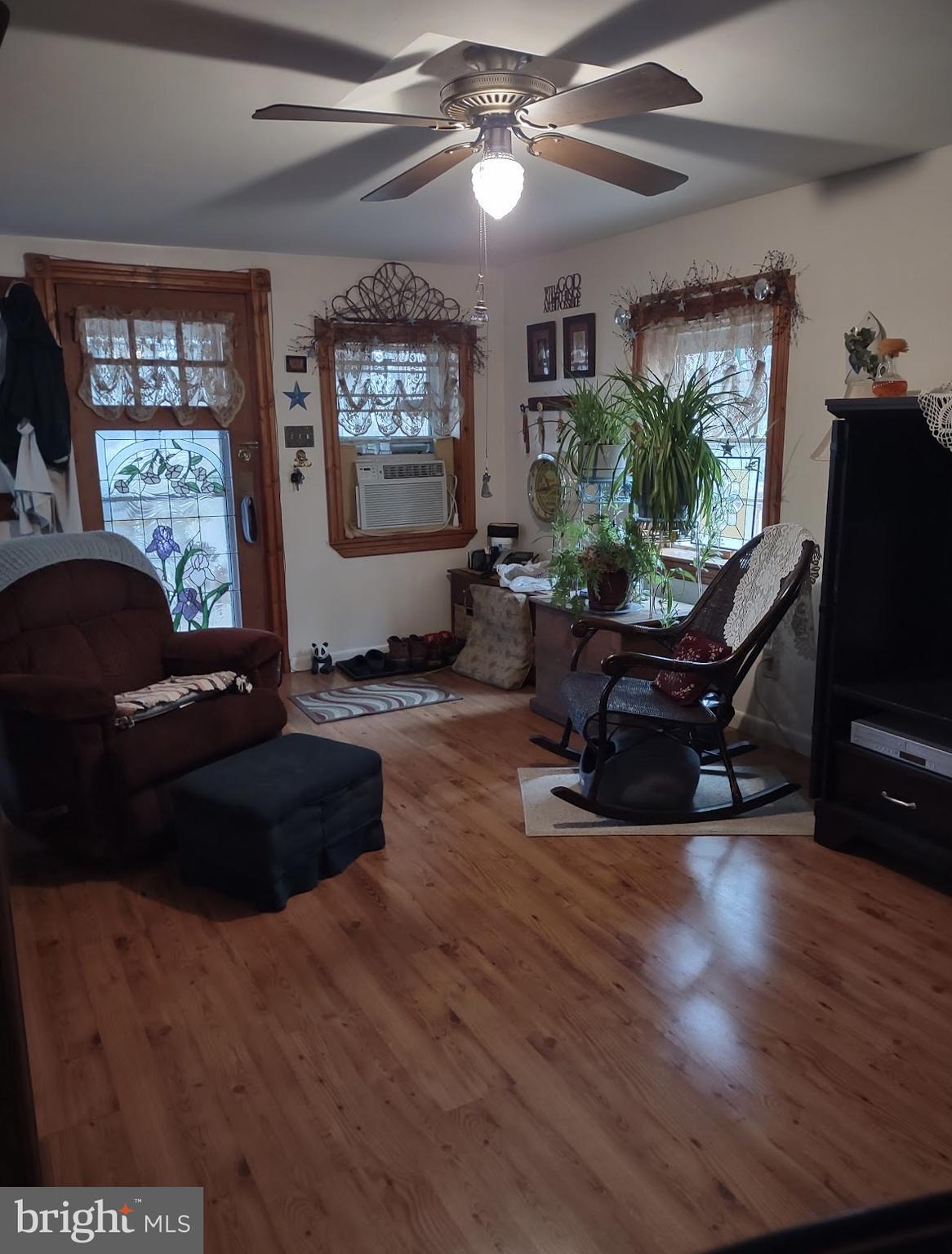 609 SCHOOLHOUSE ROAD