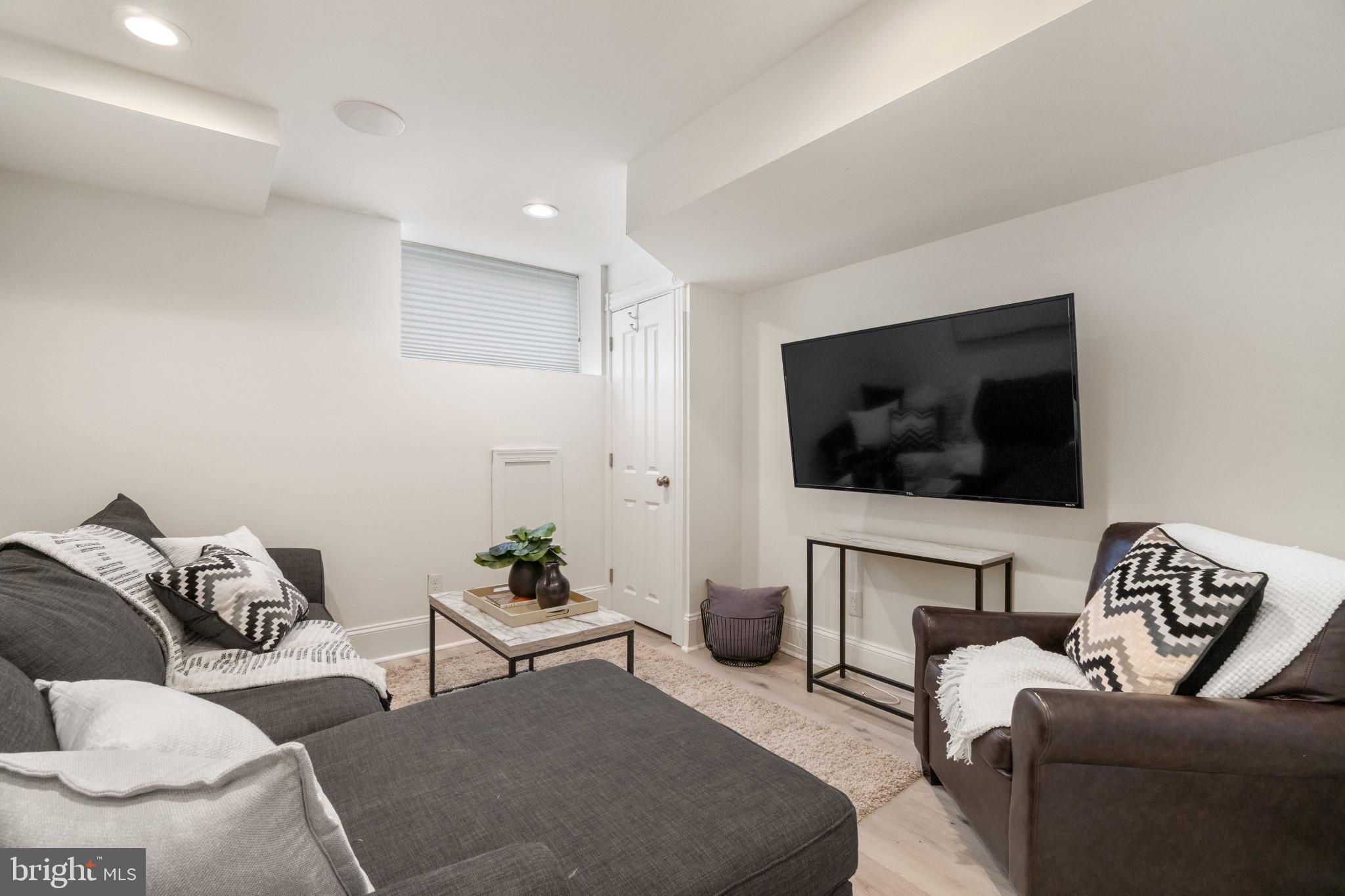 RIVERSIDE PARK - Residential