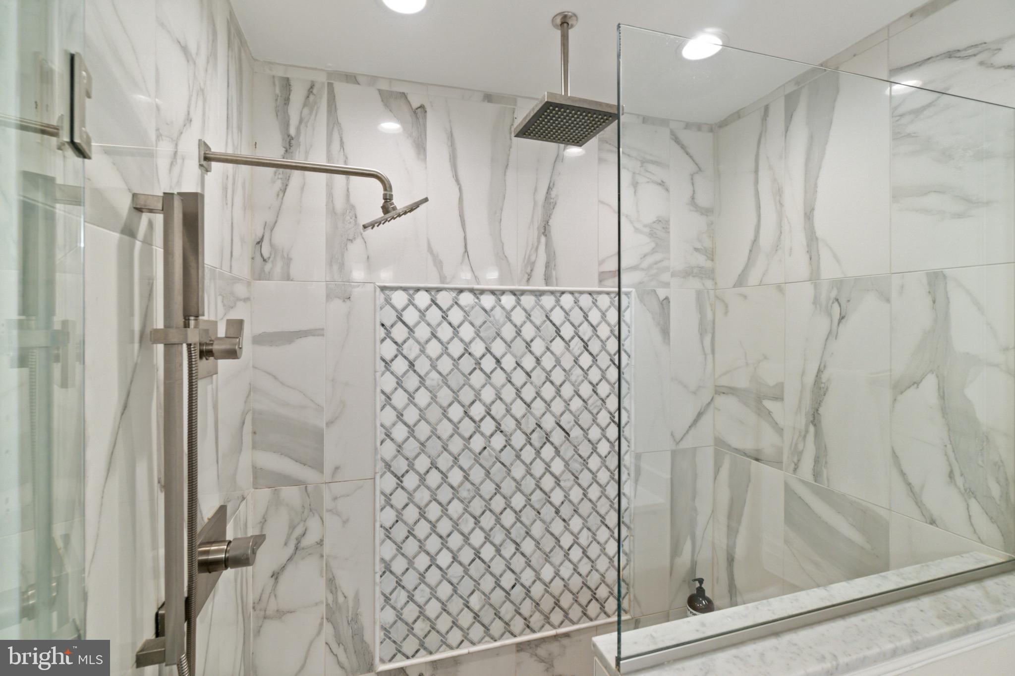 RIVERSIDE PARK - Residential