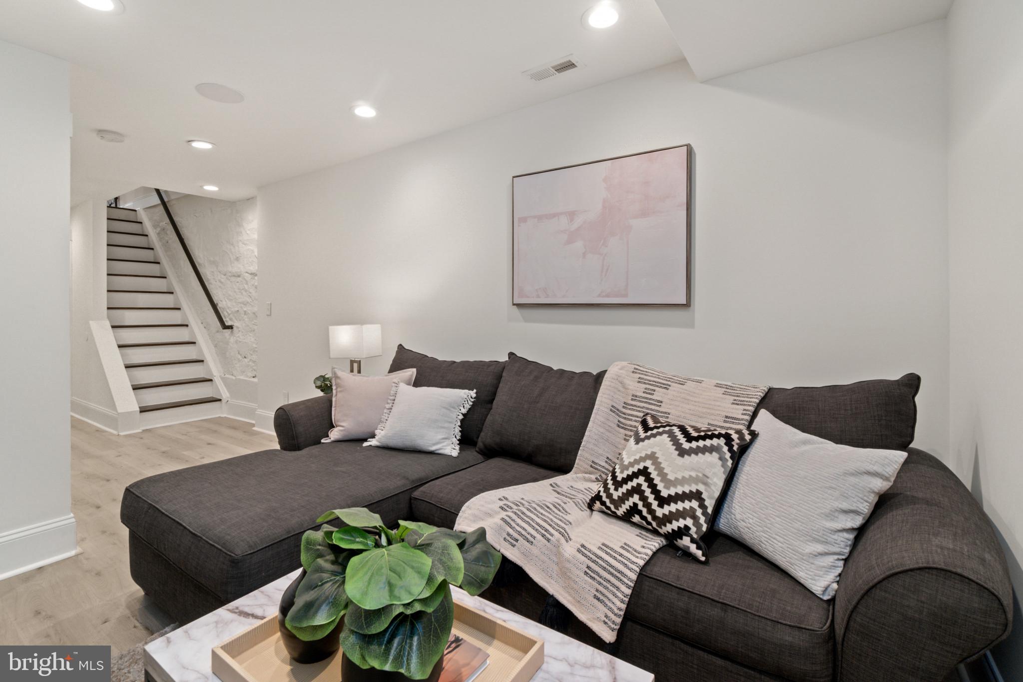 RIVERSIDE PARK - Residential