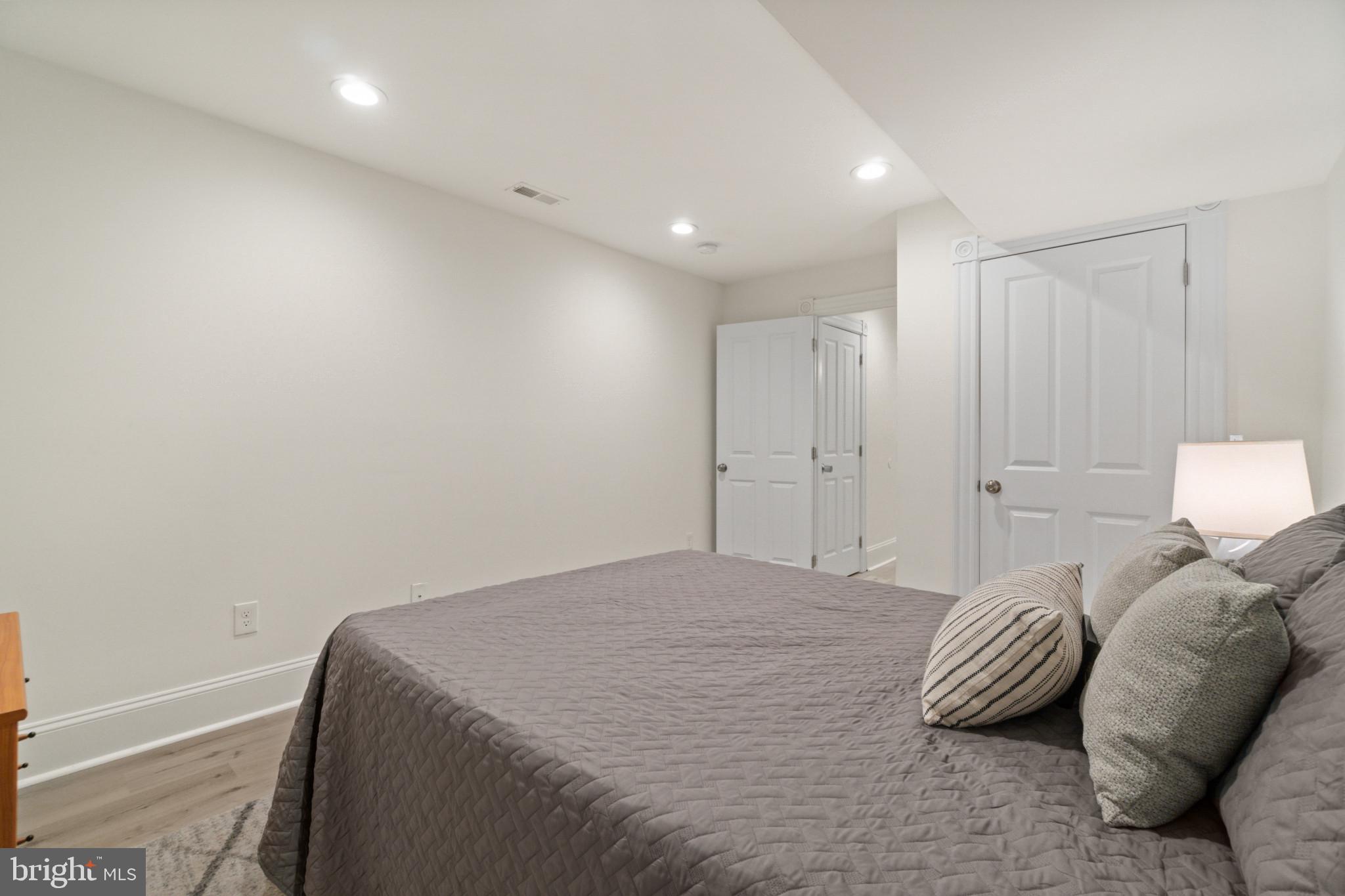 RIVERSIDE PARK - Residential