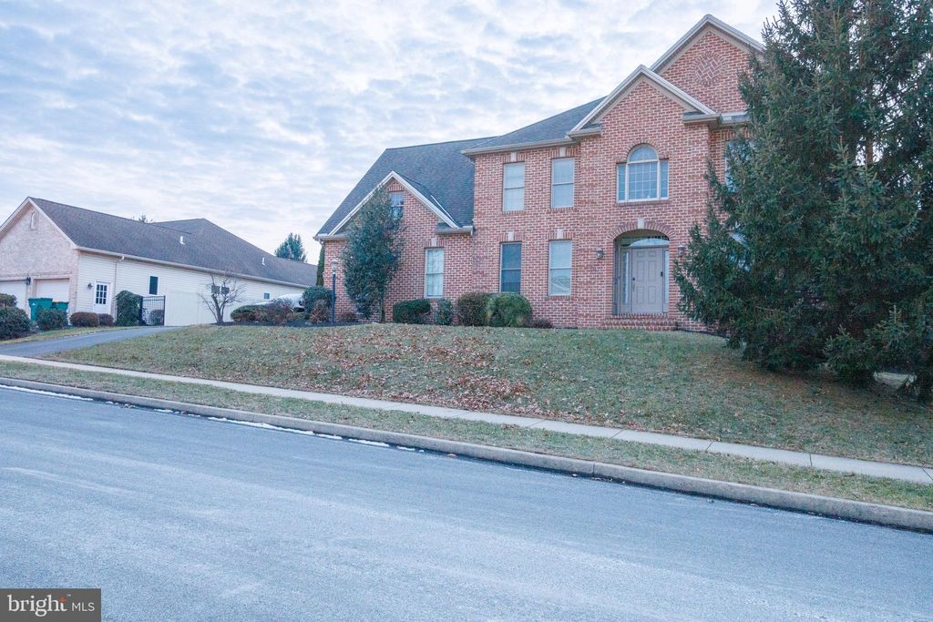 Photo of 1107 Kent Dr, MECHANICSBURG, PA 17050 (MLS # PACB2050344)