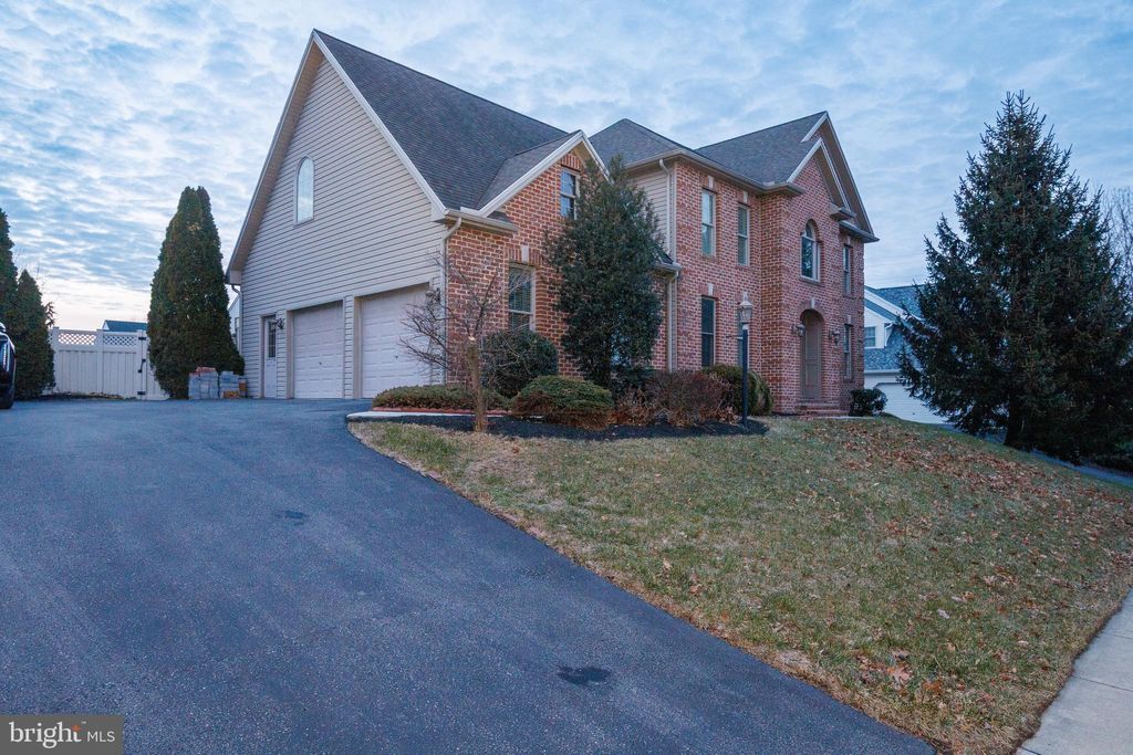 Photo of 1107 Kent Dr, MECHANICSBURG, PA 17050 (MLS # PACB2050344)