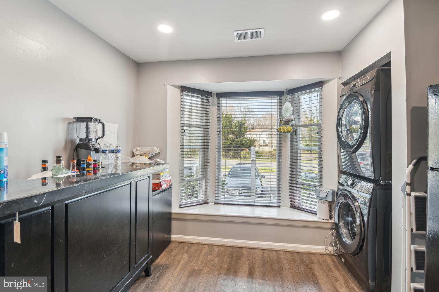 PRINCETON SQUARE - Residential