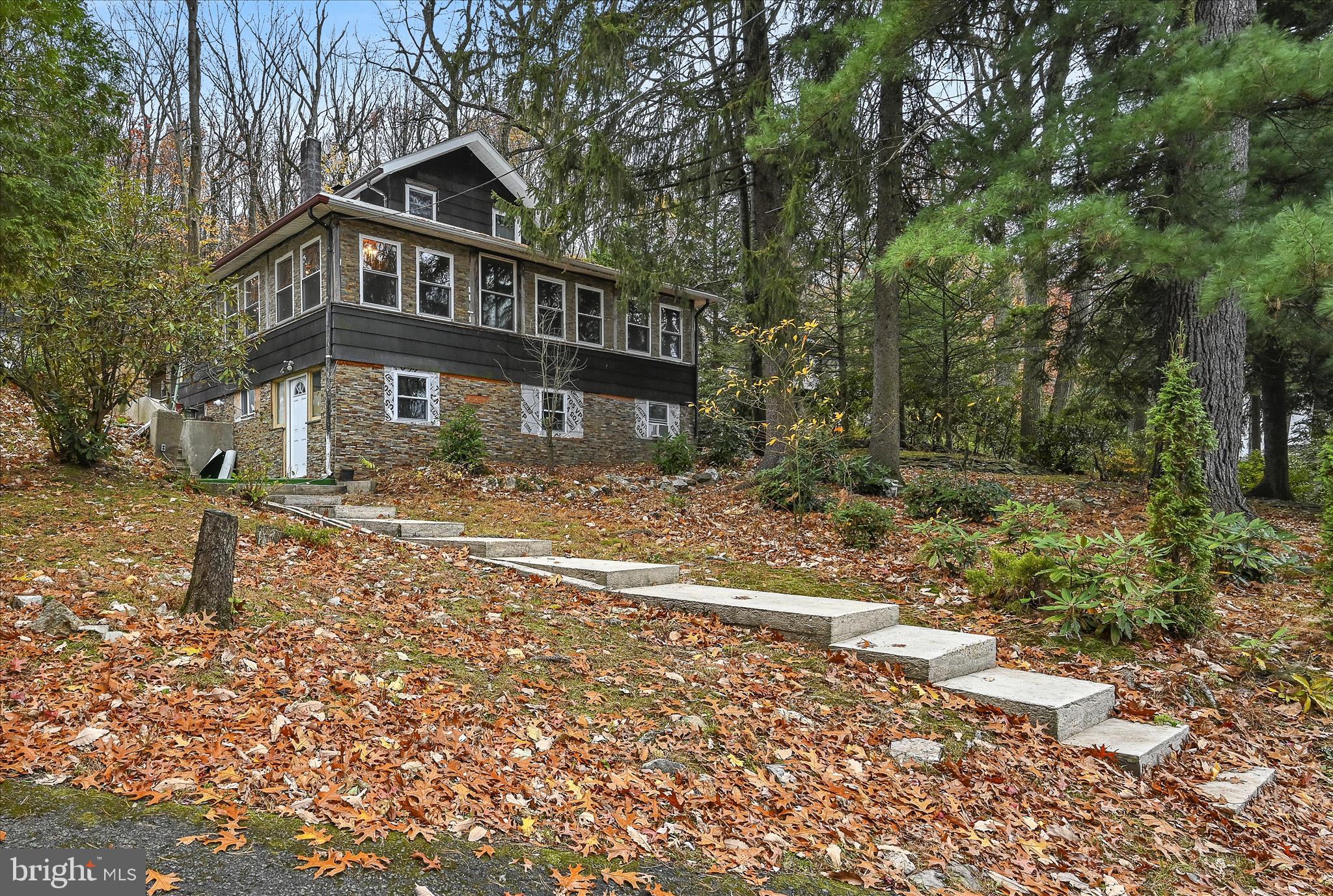 2460 GRANDVIEW AVENUE