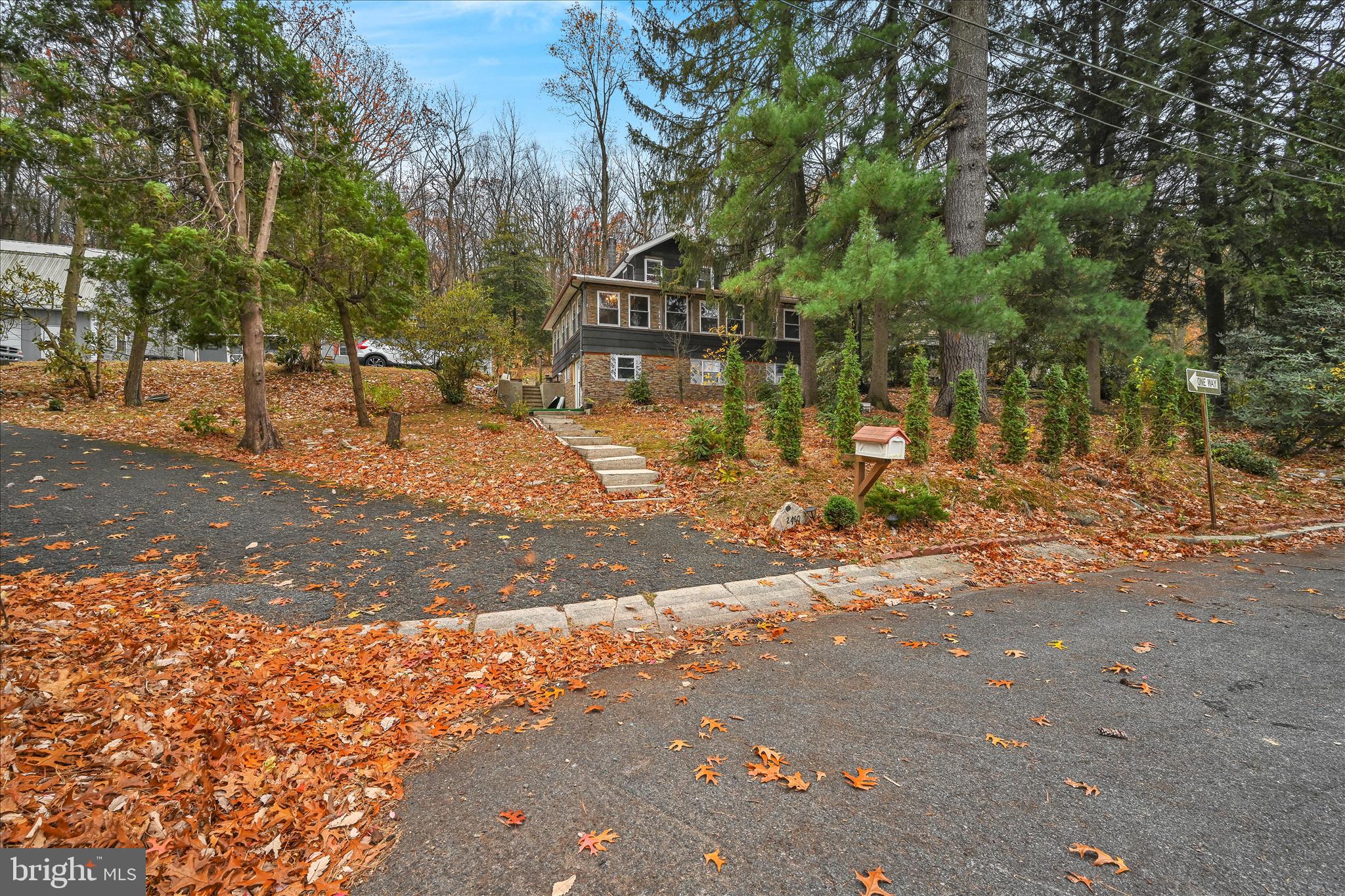 2460 GRANDVIEW AVENUE