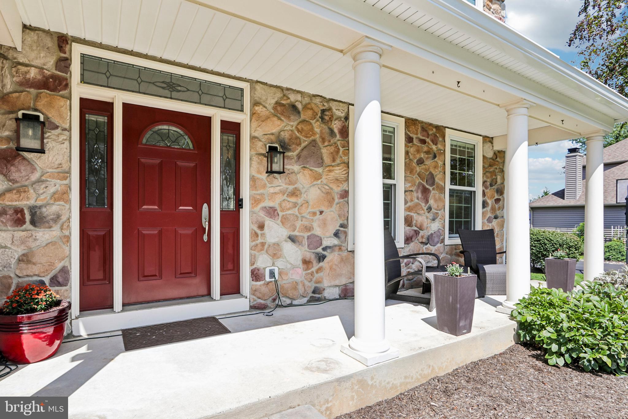 1096 LILY POND LANE
