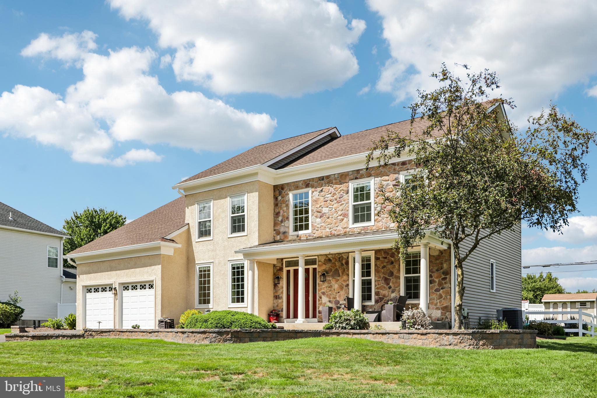 1096 LILY POND LANE