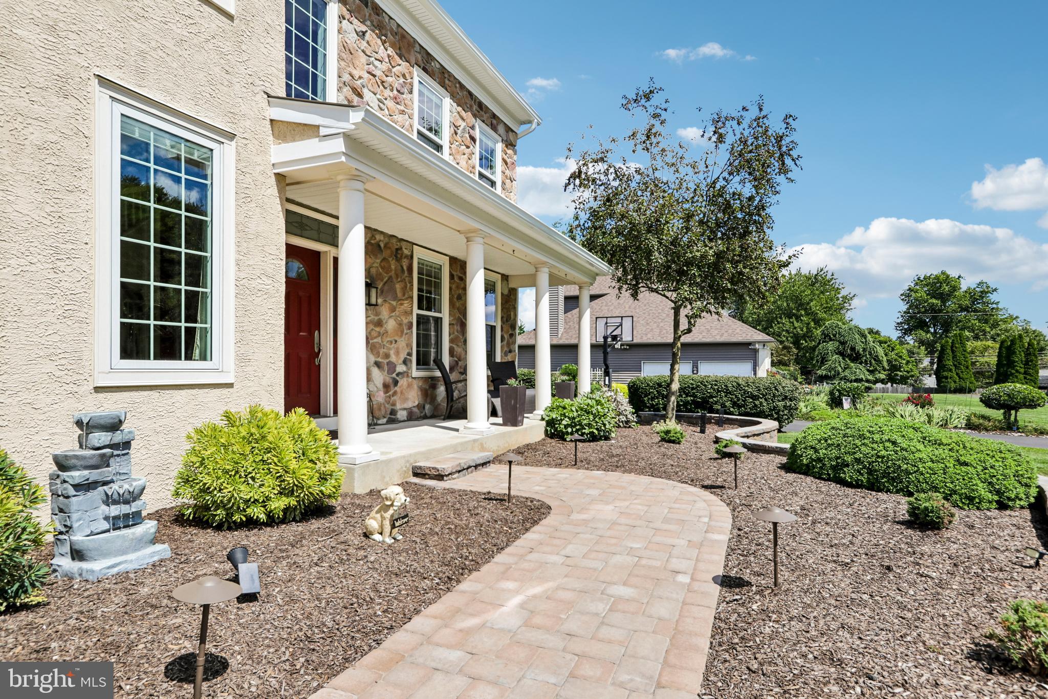 1096 LILY POND LANE