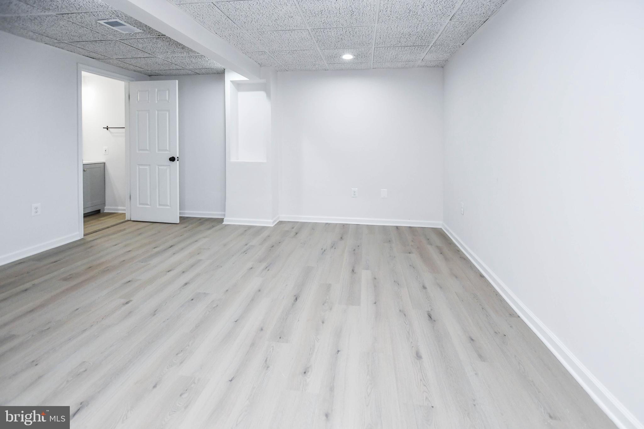 ASBURY WOODS - Residential