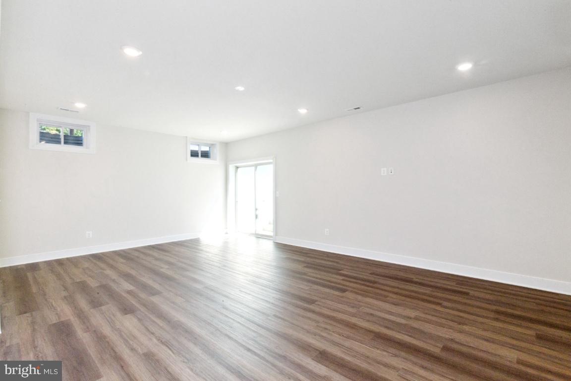 FAIRFAX LANDING - Residential