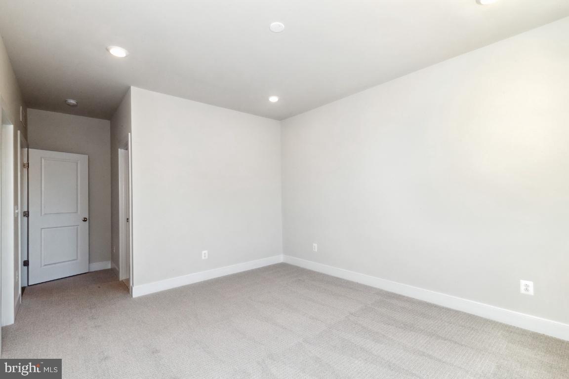 FAIRFAX LANDING - Residential