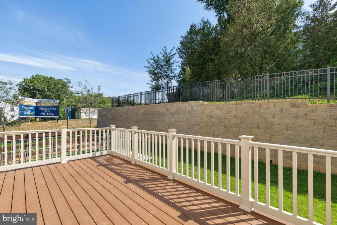 FAIRFAX LANDING - Residential