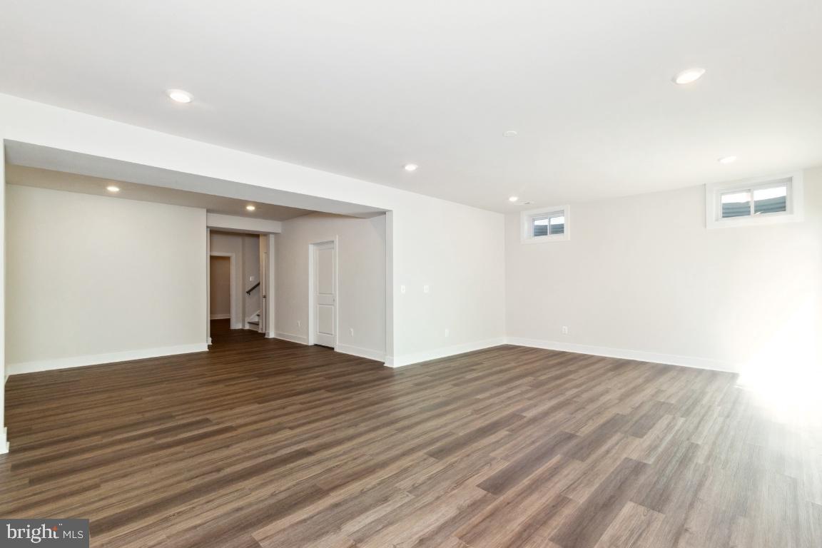 FAIRFAX LANDING - Residential