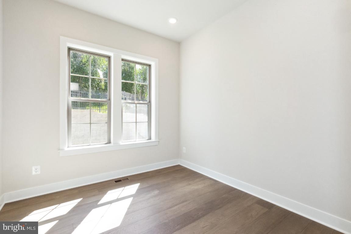 FAIRFAX LANDING - Residential