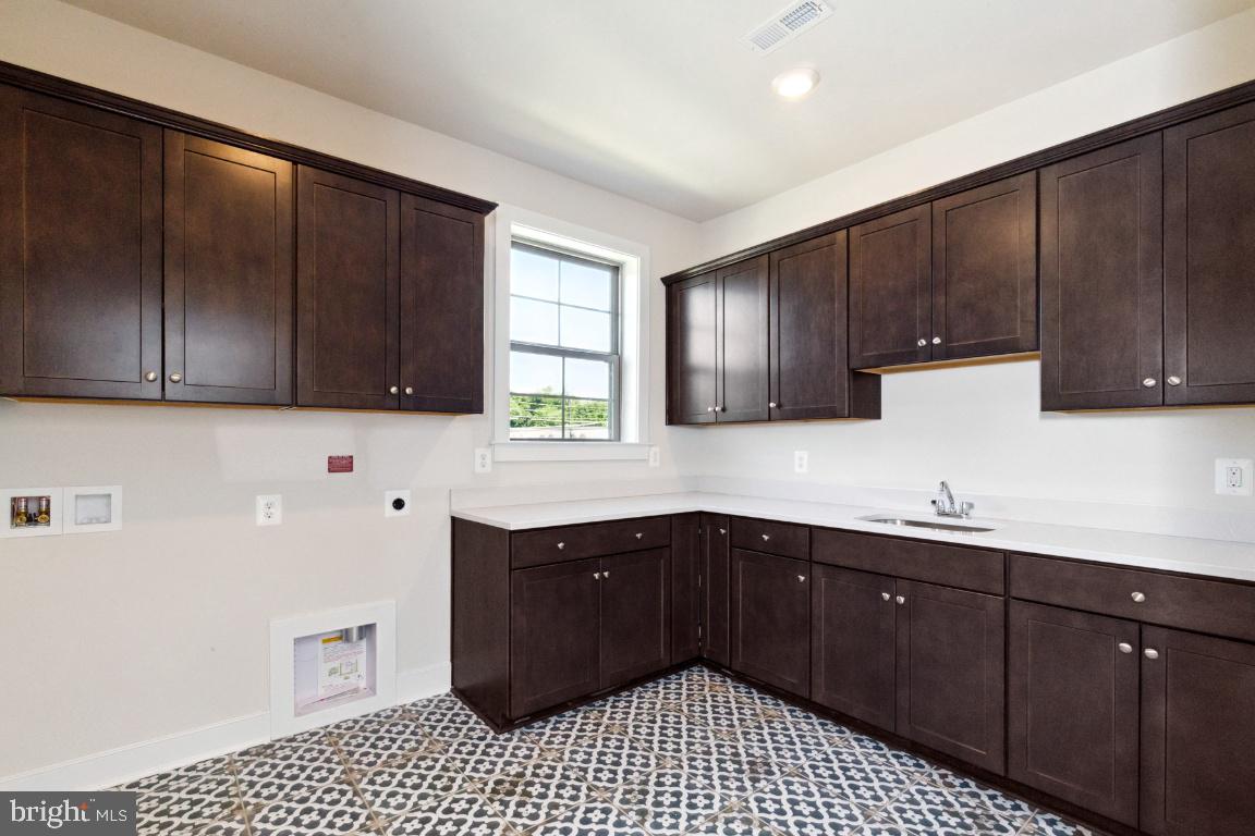 FAIRFAX LANDING - Residential